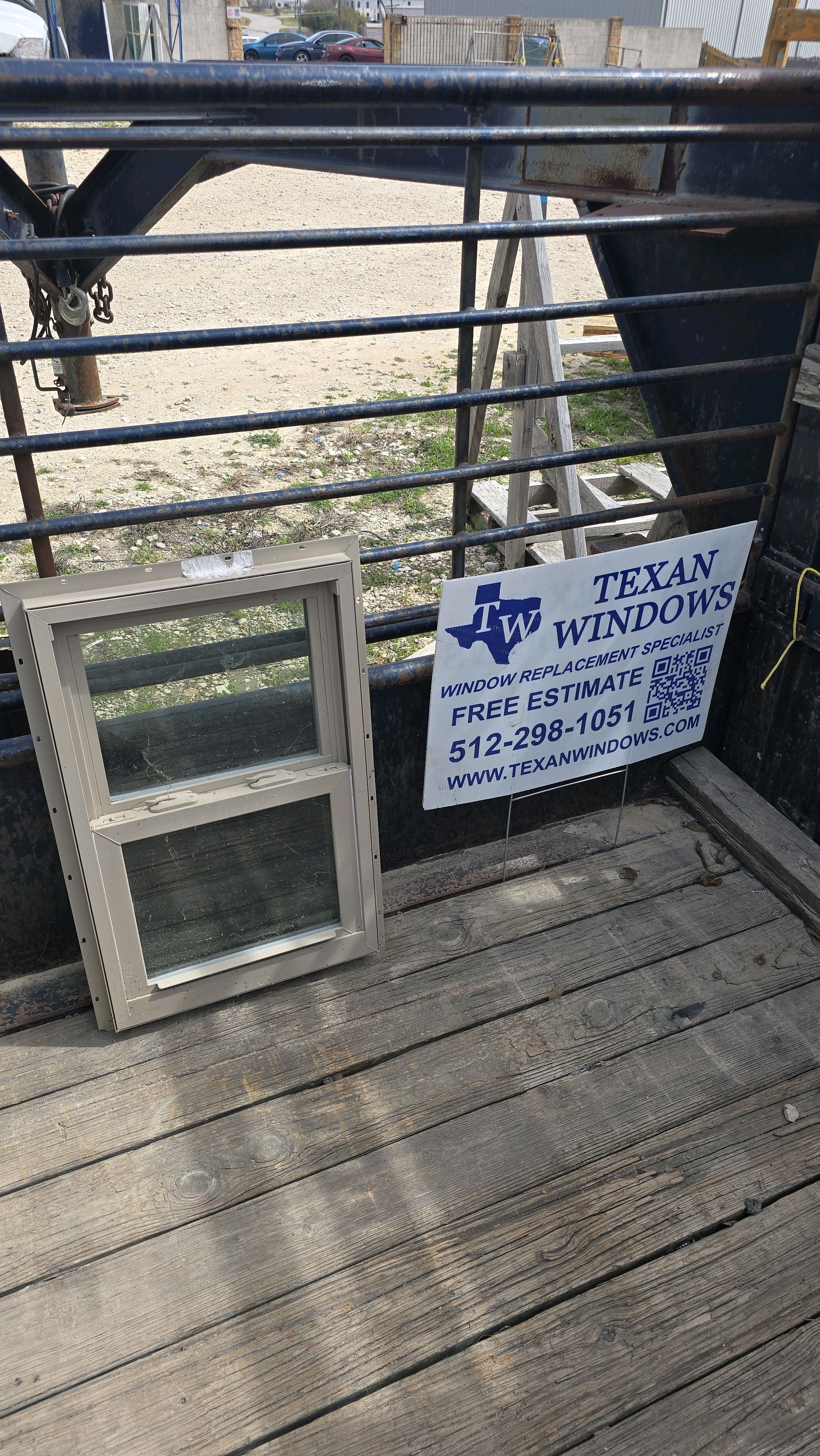 17.5 x 27.5 Clay Vinyl Single Hung Window - Elevate Inspire Series