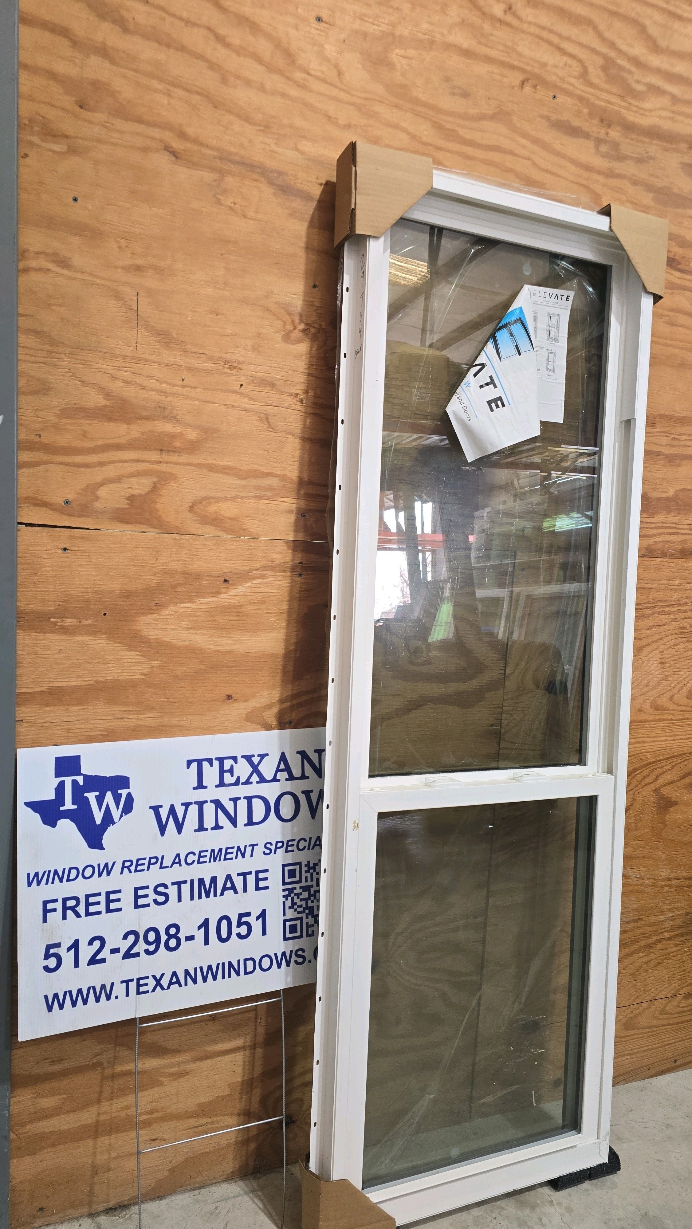 Ventana guillotina simple de vinilo blanco/negro de 23.5 x 71.5 - Serie Elevate Inspire